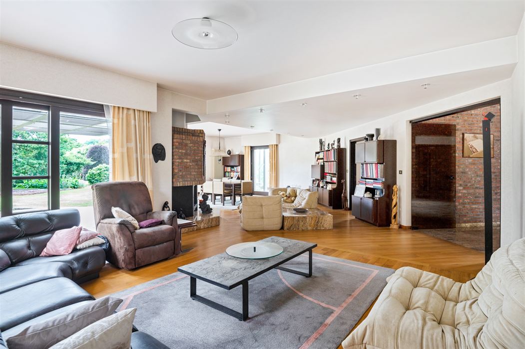 PRACHTIGE VILLA TE KOOP IN EEN OASE VAN GROEN