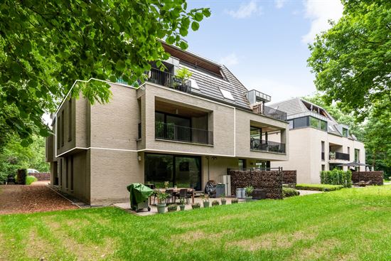 RESIDENTIEEL GELEGEN 2-SLPK-APP MET AUTOSTAANPLAATS