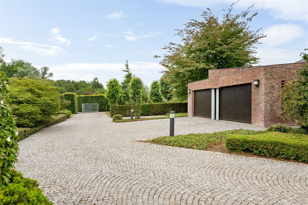 PRACHTIGE VILLA TE KOOP IN EEN OASE VAN GROEN