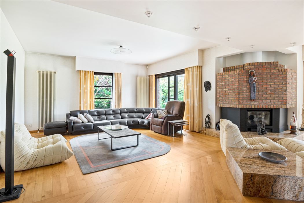 PRACHTIGE VILLA TE KOOP IN EEN OASE VAN GROEN
