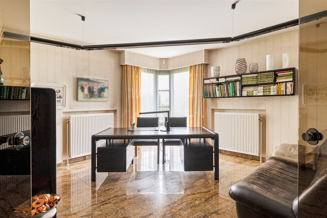 PRACHTIGE VILLA TE KOOP IN EEN OASE VAN GROEN