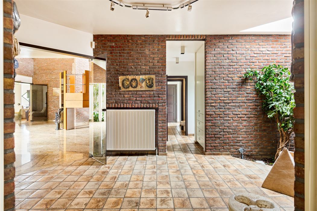 PRACHTIGE VILLA TE KOOP IN EEN OASE VAN GROEN