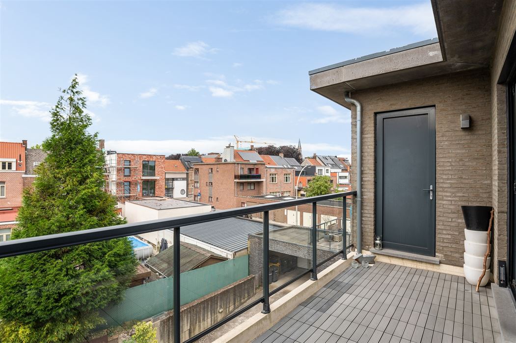 MOOI 3-SLPK-APPARTEMENT MET TERRAS EN GARAGE
