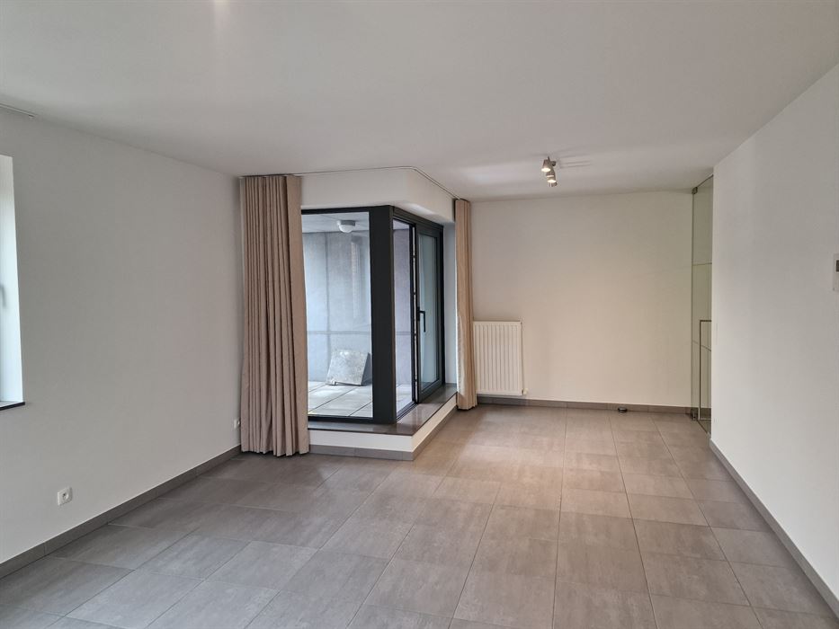 GOED GELEGEN LUXE APPARTEMENT MET GARAGE