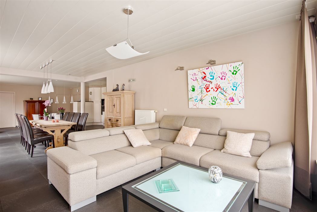PERFECT ONDERHOUDEN WONING TE KOOP MET 4 SLPK