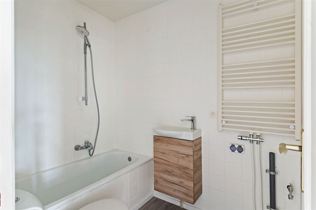 UNIEK GERENOVEERD PROJECT MET 5 SLAAPKAMERS BESTAANDE UIT 2 APPARTEMENTEN