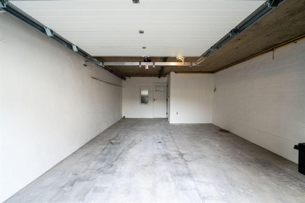 VOLLEDIGE GERENOVEERD 2-SLPK-APPARTEMENT GELEGEN OP DE 1ste VERDIEPING