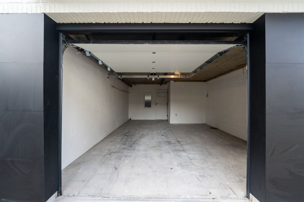 VOLLEDIGE GERENOVEERD 2-SLPK-APPARTEMENT GELEGEN OP DE 2de VERDIEPING