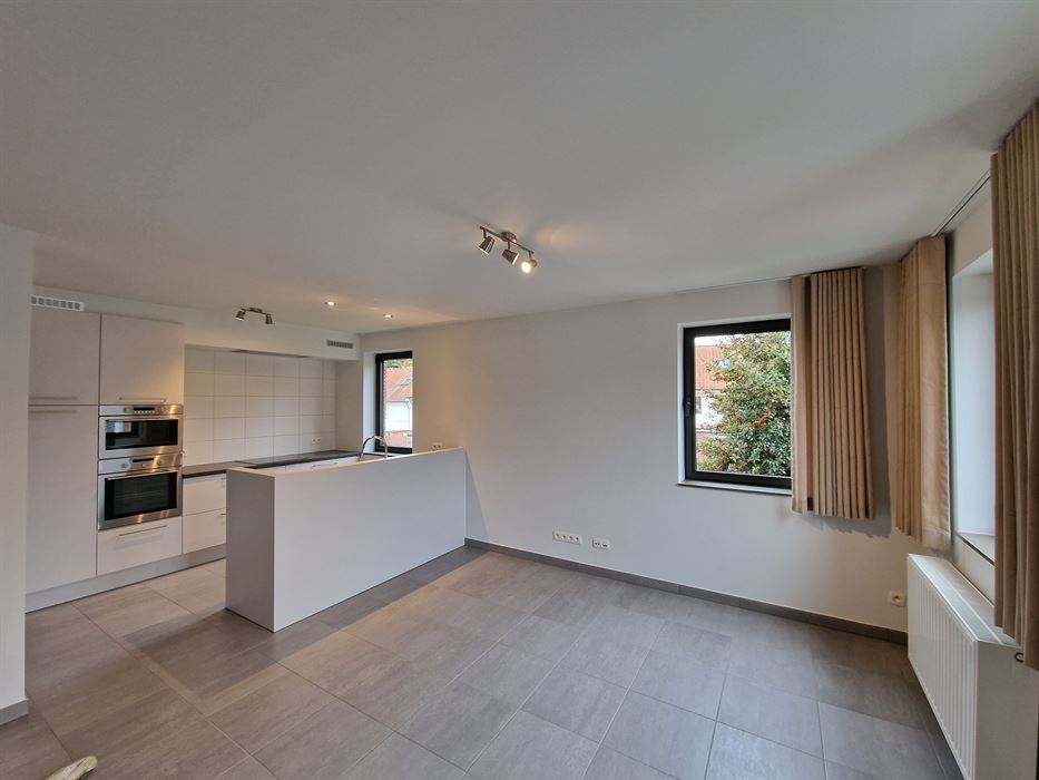 GOED GELEGEN LUXE APPARTEMENT MET GARAGE