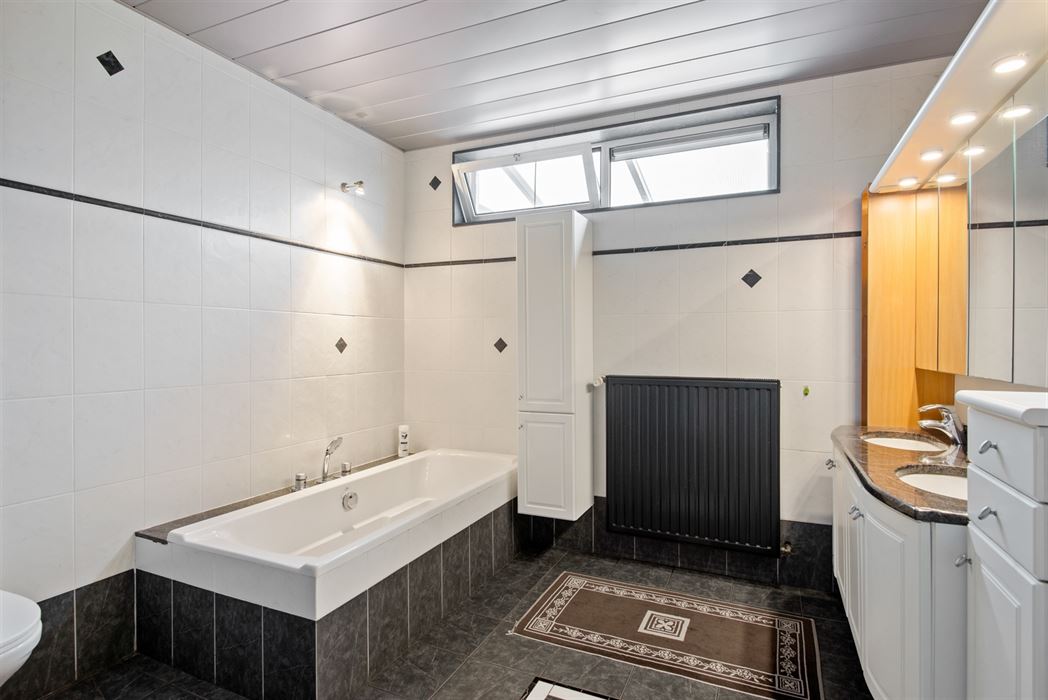 PERFECT ONDERHOUDEN WONING TE KOOP MET 4 SLPK