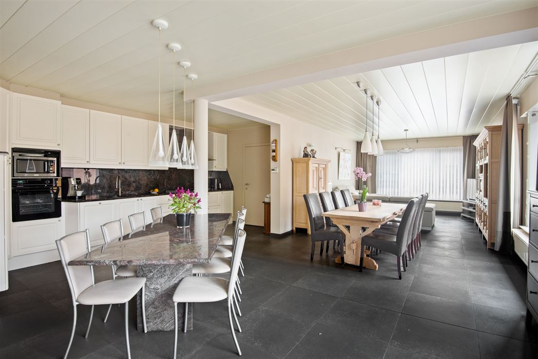 PERFECT ONDERHOUDEN WONING TE KOOP MET 4 SLPK