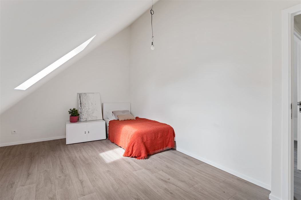 UNIEK GERENOVEERD PROJECT MET 5 SLAAPKAMERS BESTAANDE UIT 2 APPARTEMENTEN