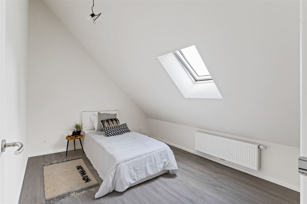 UNIEK GERENOVEERD PROJECT MET 5 SLAAPKAMERS BESTAANDE UIT 2 APPARTEMENTEN