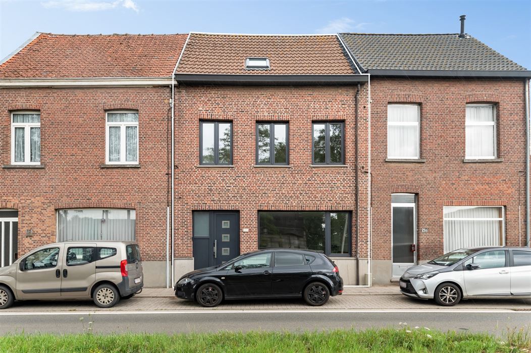 UNIEK GERENOVEERD PROJECT MET 5 SLAAPKAMERS BESTAANDE UIT 2 APPARTEMENTEN