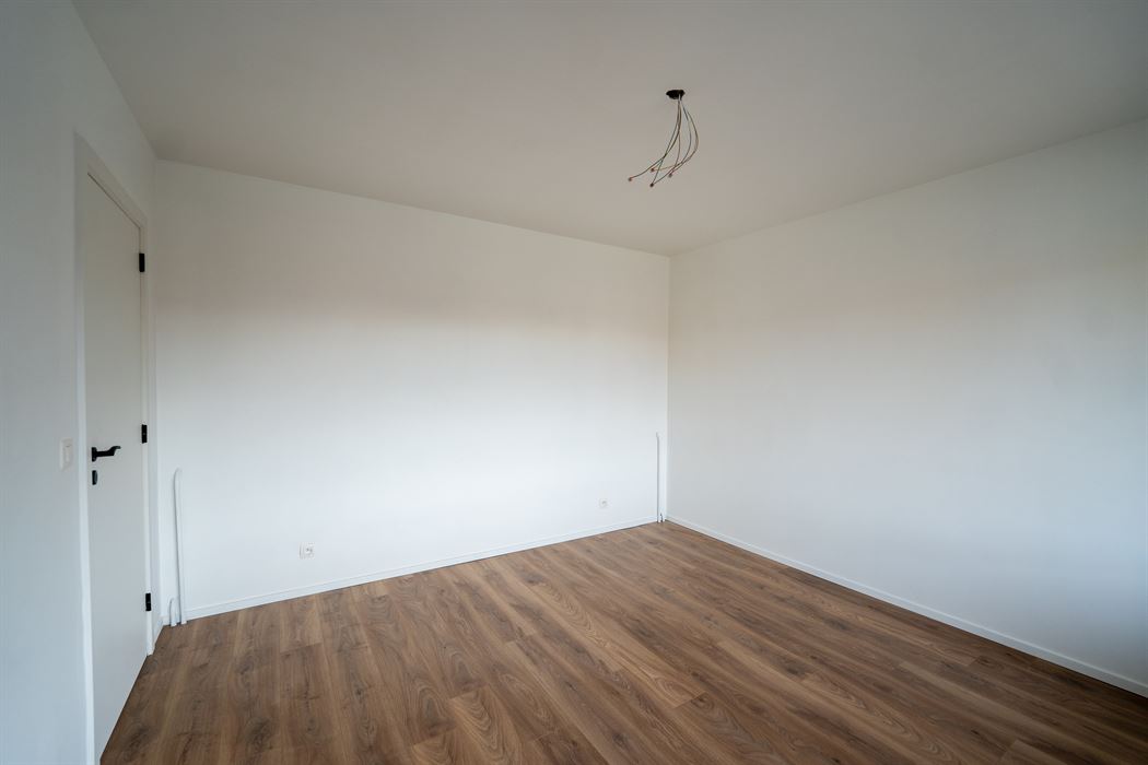 VOLLEDIGE GERENOVEERD 2-SLPK-APPARTEMENT GELEGEN OP DE 1ste VERDIEPING