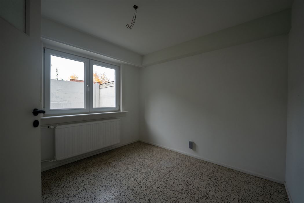 VOLLEDIGE GERENOVEERD 2-SLPK-APPARTEMENT GELEGEN OP DE 2de VERDIEPING