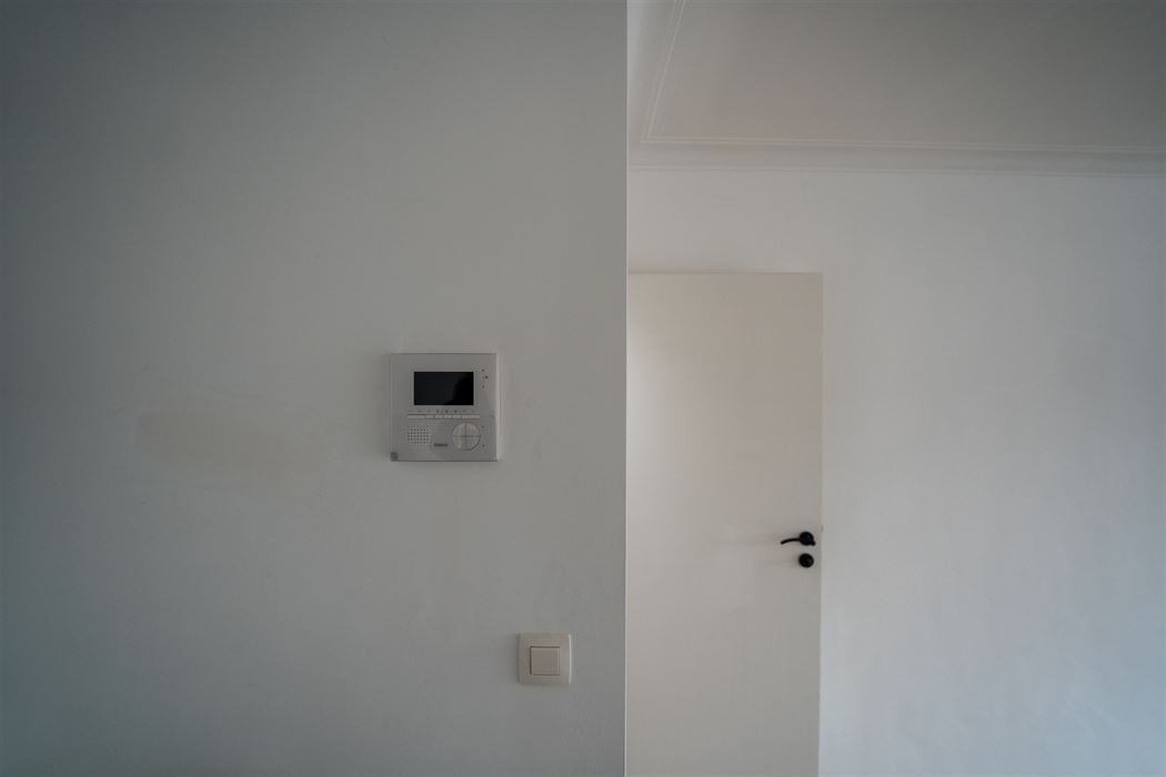 VOLLEDIGE GERENOVEERD 2-SLPK-APPARTEMENT GELEGEN OP DE 2de VERDIEPING