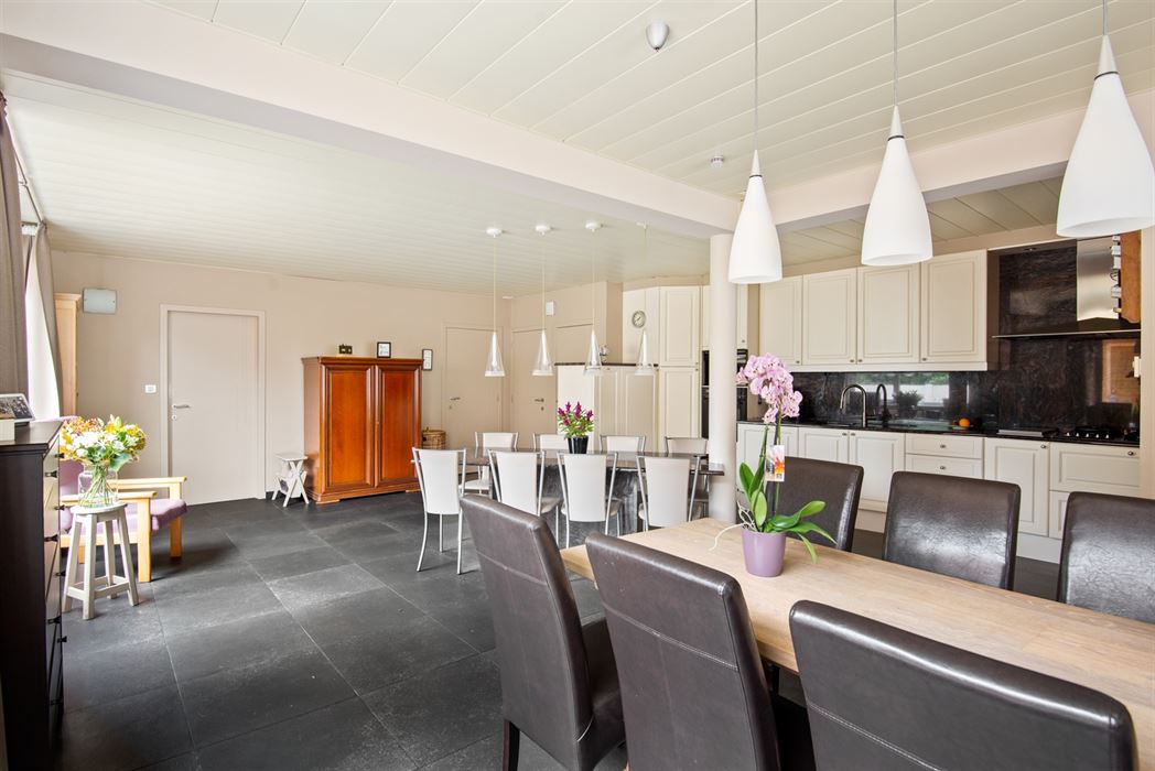 PERFECT ONDERHOUDEN WONING TE KOOP MET 4 SLPK