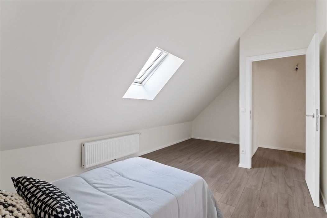 UNIEK GERENOVEERD PROJECT MET 5 SLAAPKAMERS BESTAANDE UIT 2 APPARTEMENTEN