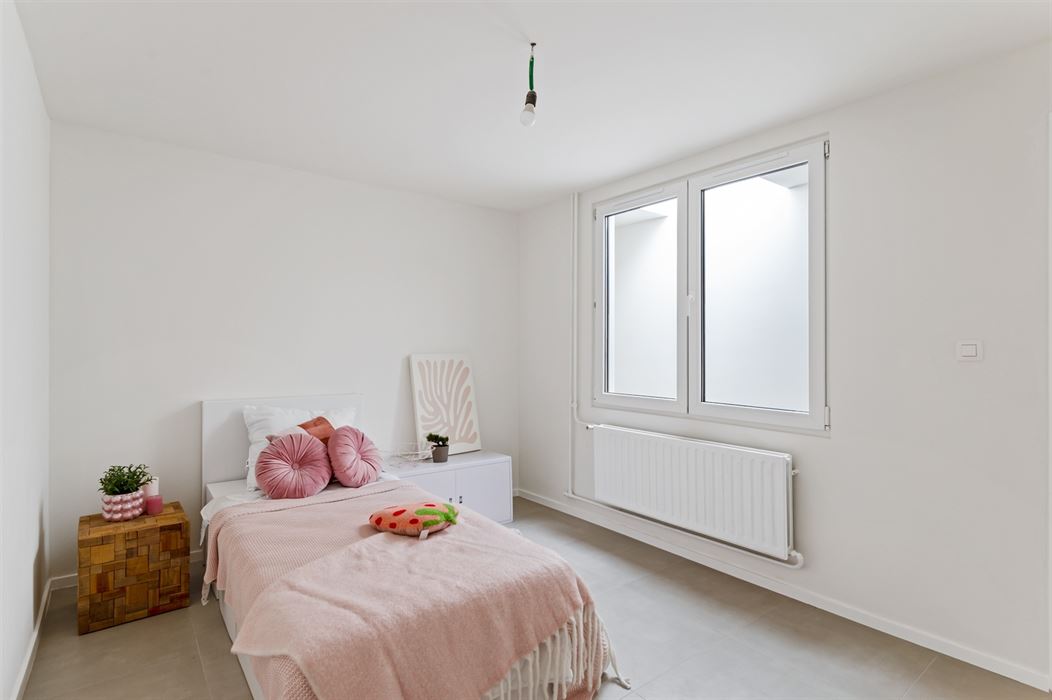 UNIEK GERENOVEERD PROJECT MET 5 SLAAPKAMERS BESTAANDE UIT 2 APPARTEMENTEN