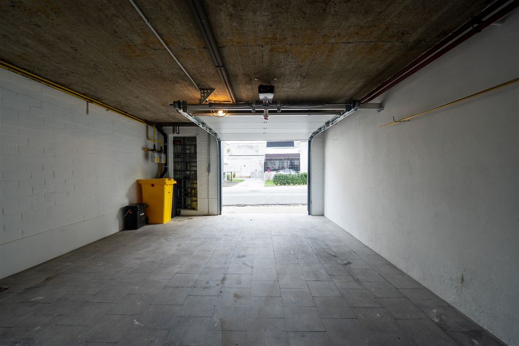 VOLLEDIGE GERENOVEERD 2-SLPK-APPARTEMENT GELEGEN OP DE 2de VERDIEPING