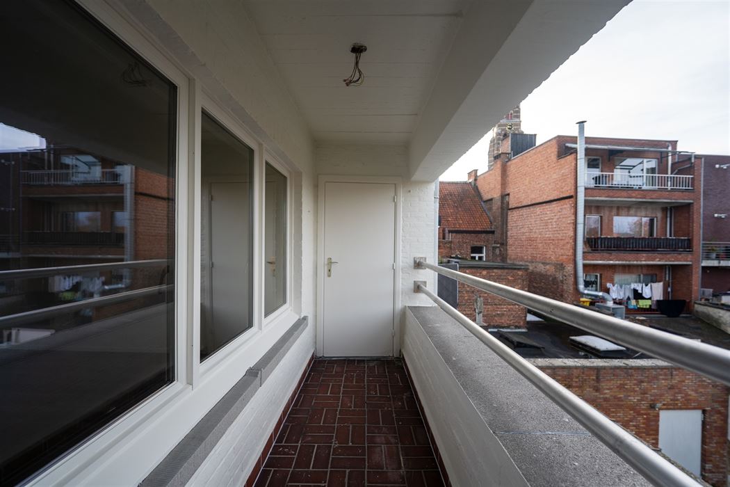 VOLLEDIGE GERENOVEERD 2-SLPK-APPARTEMENT GELEGEN OP DE 2de VERDIEPING