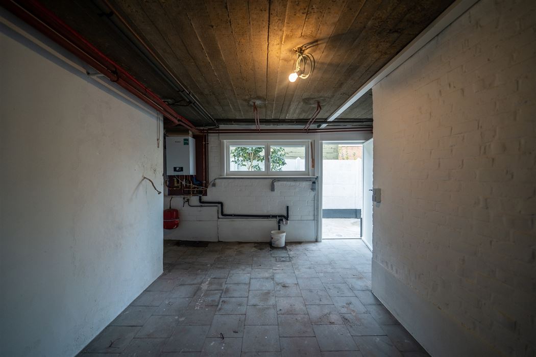 VOLLEDIGE GERENOVEERD 2-SLPK-APPARTEMENT GELEGEN OP DE 2de VERDIEPING