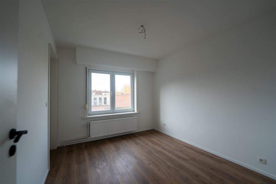 VOLLEDIGE GERENOVEERD 2-SLPK-APPARTEMENT GELEGEN OP DE 2de VERDIEPING