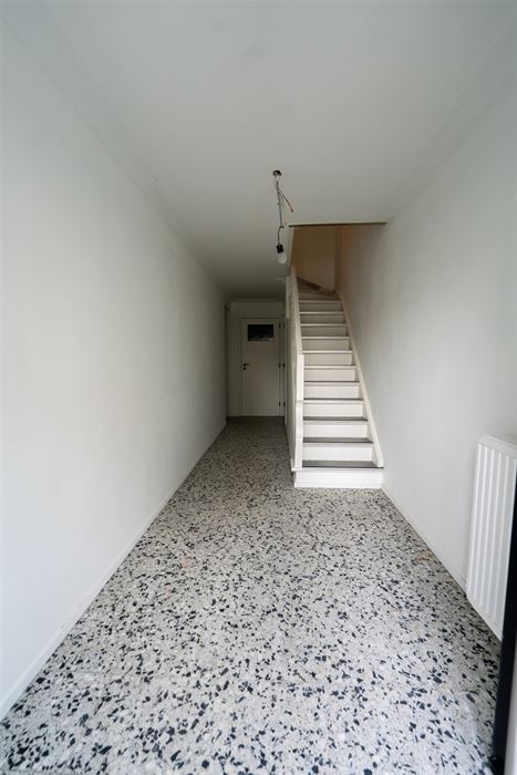 VOLLEDIGE GERENOVEERD 2-SLPK-APPARTEMENT GELEGEN OP DE 2de VERDIEPING