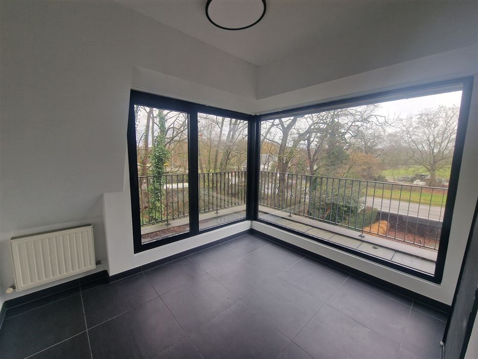 Ruim 2-Slaapkamer Appartement met 2 terrassen