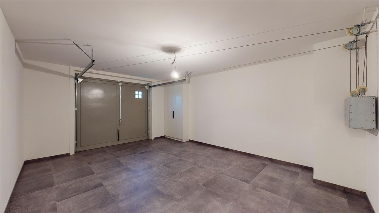 ZEER RUIME KWALITATIEVE WONING MET INPANDIGE GARAGE