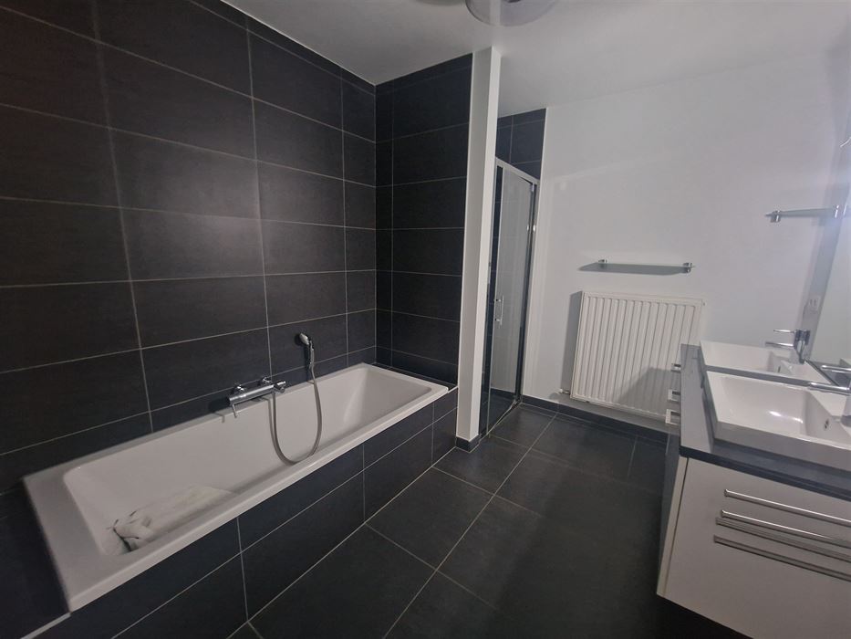 Ruim 2-Slaapkamer Appartement met 2 terrassen
