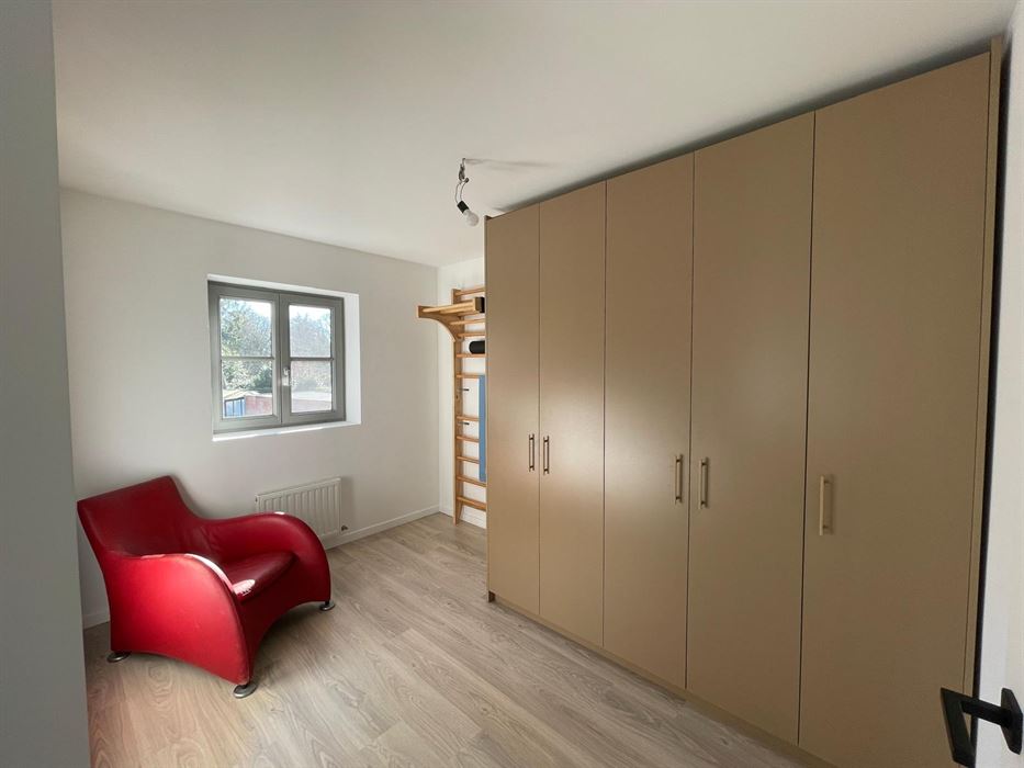 ZEER RUIME KWALITATIEVE WONING MET INPANDIGE GARAGE