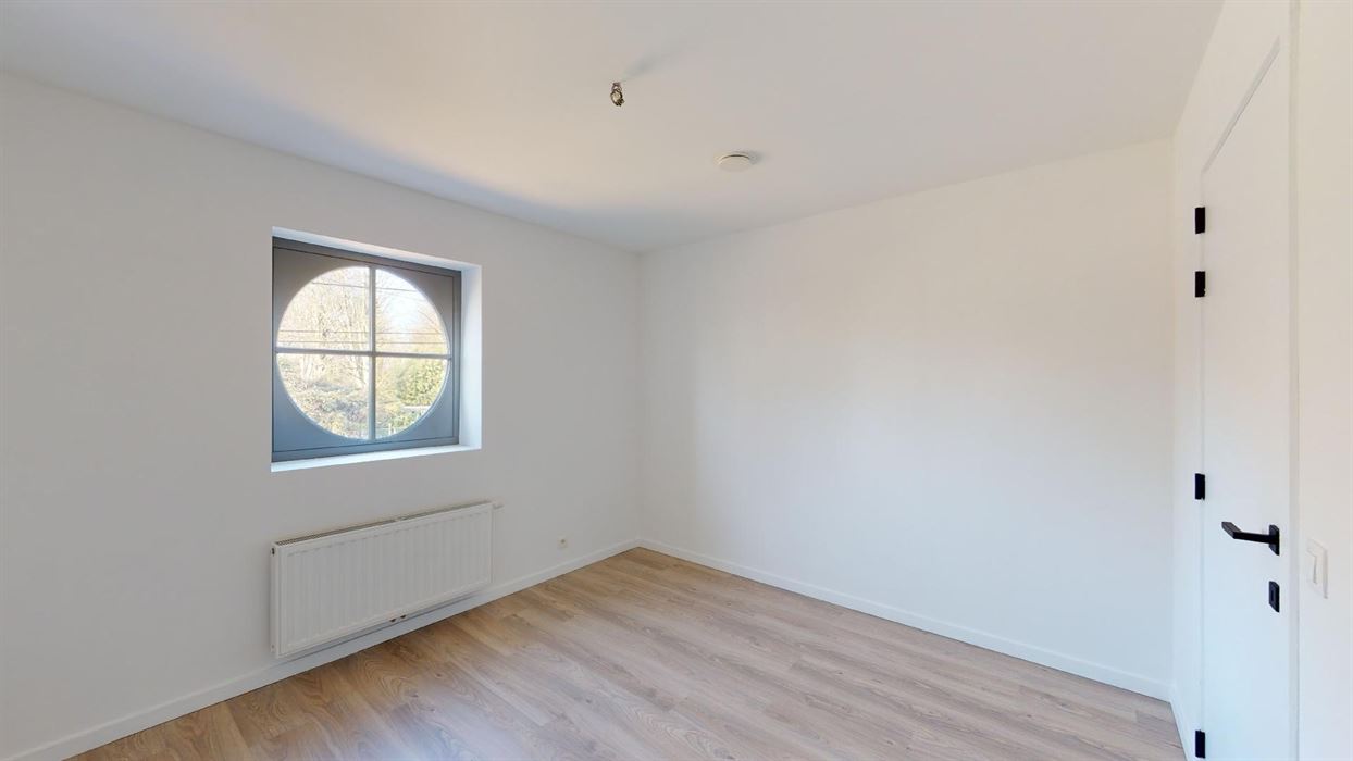 ZEER RUIME KWALITATIEVE WONING MET INPANDIGE GARAGE