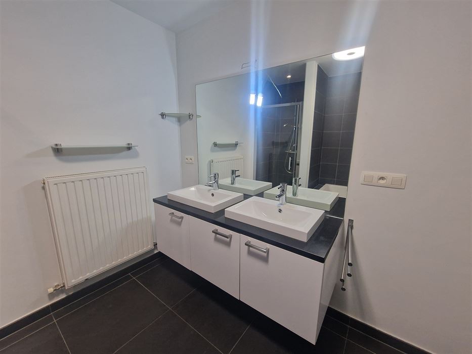 Ruim 2-Slaapkamer Appartement met 2 terrassen