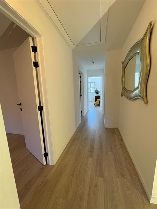 ZEER RUIME KWALITATIEVE WONING MET INPANDIGE GARAGE