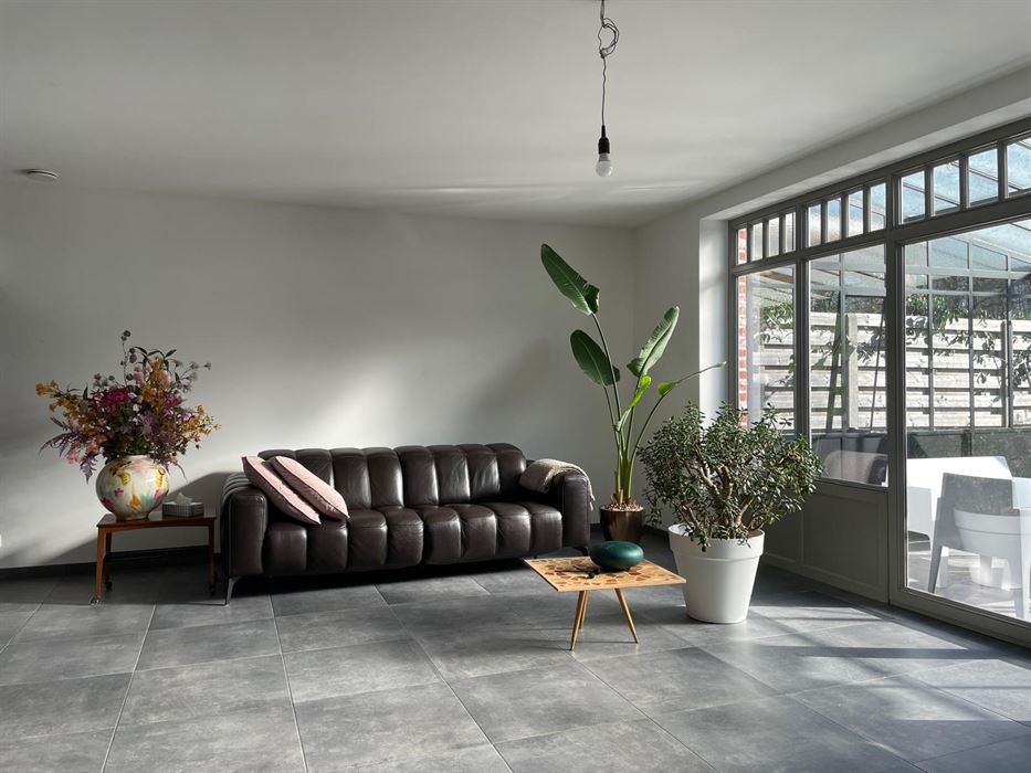 ZEER RUIME KWALITATIEVE WONING MET INPANDIGE GARAGE