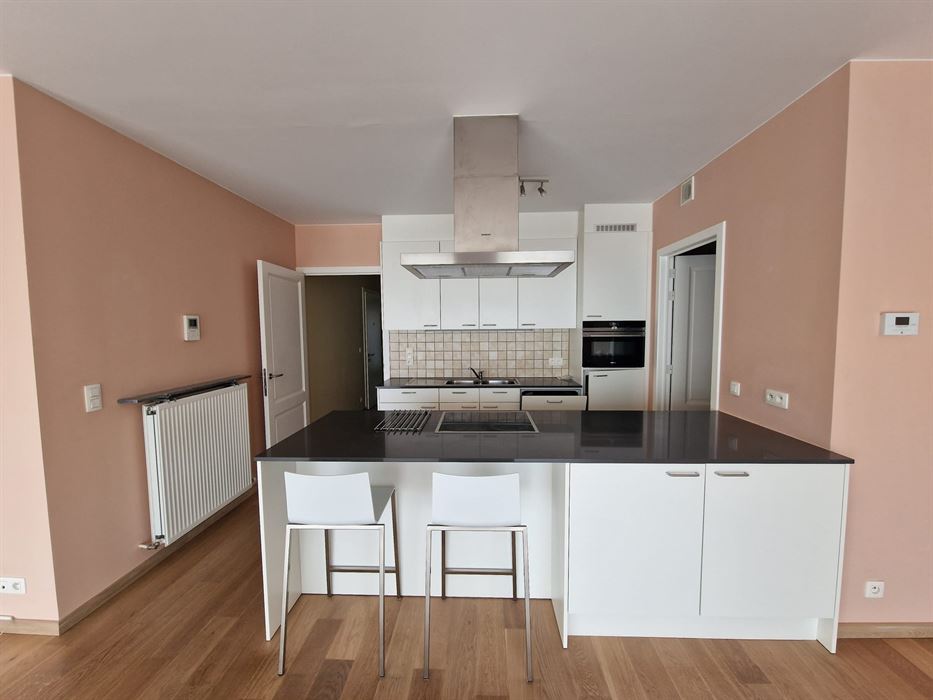PRACHTIG GELEGEN 2-SLPK-APPARTEMENT MET TERRAS EN GARAGE
