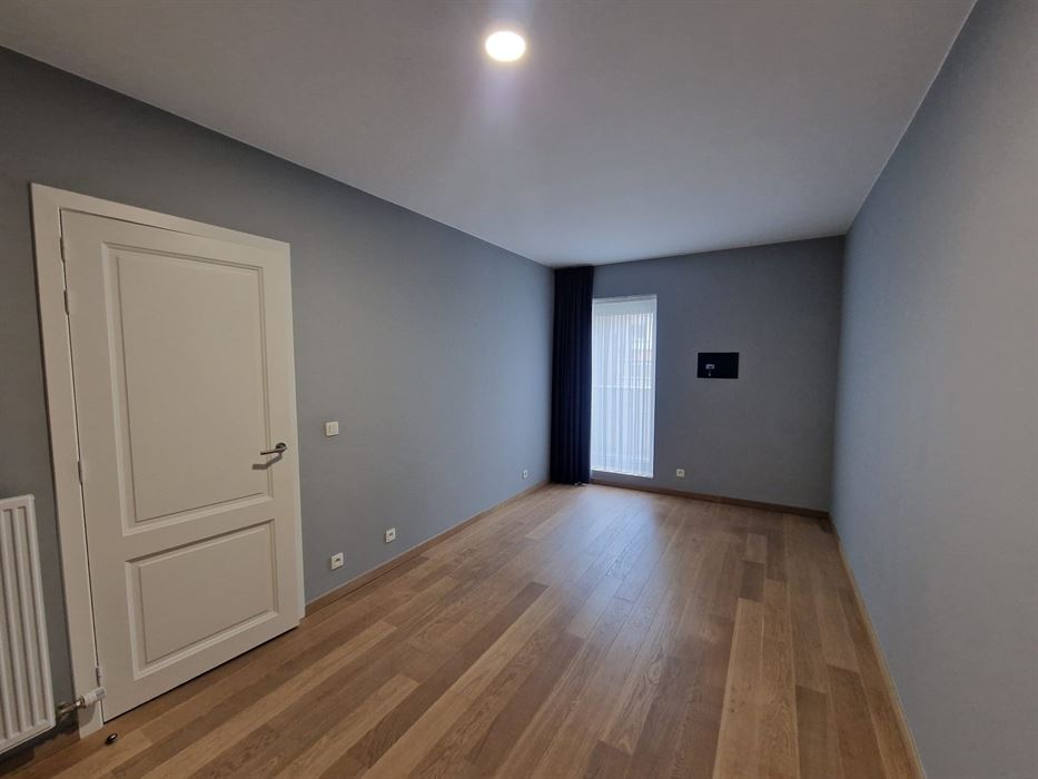 PRACHTIG GELEGEN 2-SLPK-APPARTEMENT MET TERRAS EN GARAGE