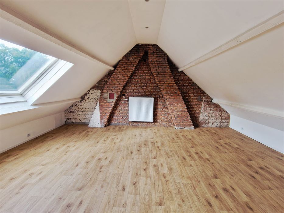 GOED GELEGEN KNUSSE WONING MET TUIN