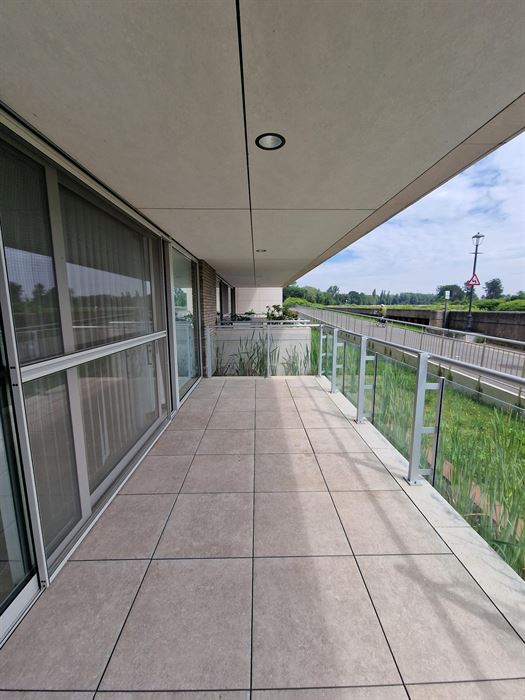 PRACHTIG GELEGEN 2-SLPK-APPARTEMENT MET TERRAS EN GARAGE