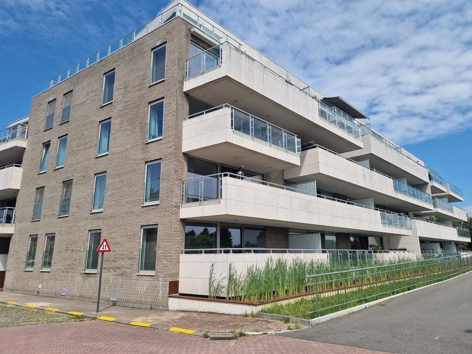PRACHTIG GELEGEN 2-SLPK-APPARTEMENT MET TERRAS EN GARAGE