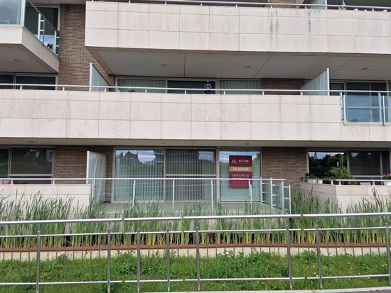 PRACHTIG GELEGEN 2-SLPK-APPARTEMENT MET TERRAS EN GARAGE