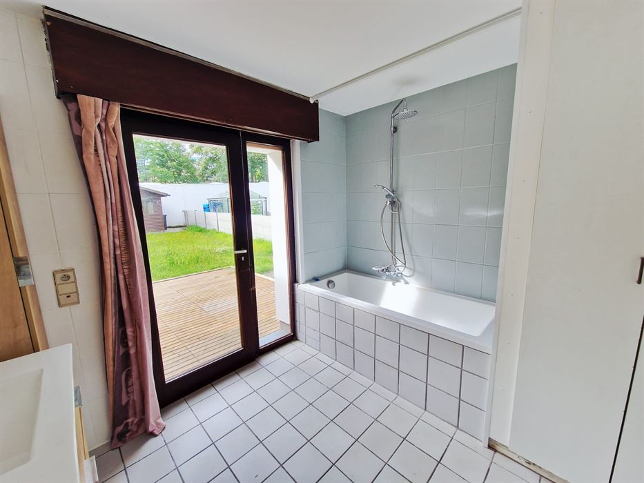GOED GELEGEN KNUSSE WONING MET TUIN