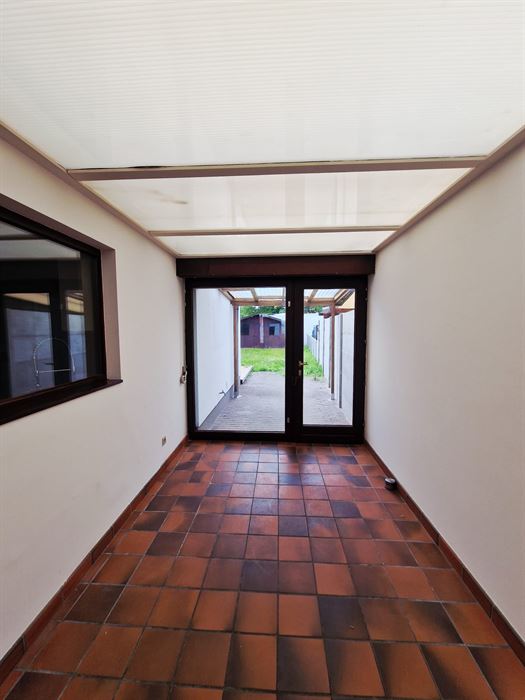 GOED GELEGEN KNUSSE WONING MET TUIN