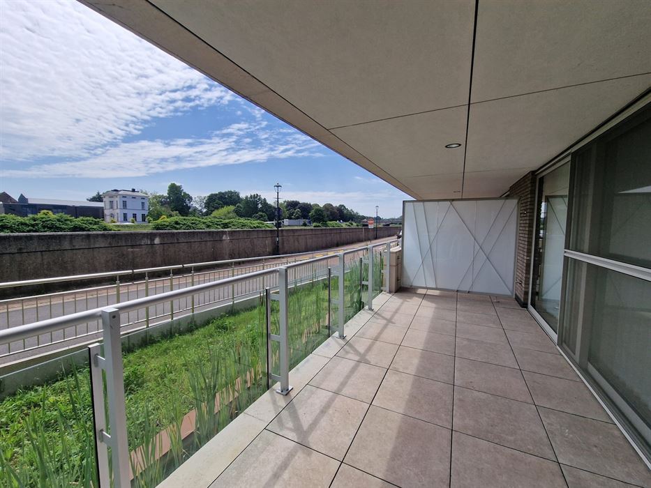 PRACHTIG GELEGEN 2-SLPK-APPARTEMENT MET TERRAS EN GARAGE