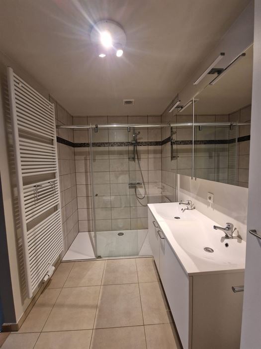 PRACHTIG GELEGEN 2-SLPK-APPARTEMENT MET TERRAS EN GARAGE