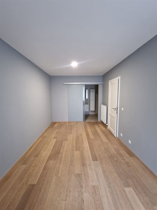 PRACHTIG GELEGEN 2-SLPK-APPARTEMENT MET TERRAS EN GARAGE