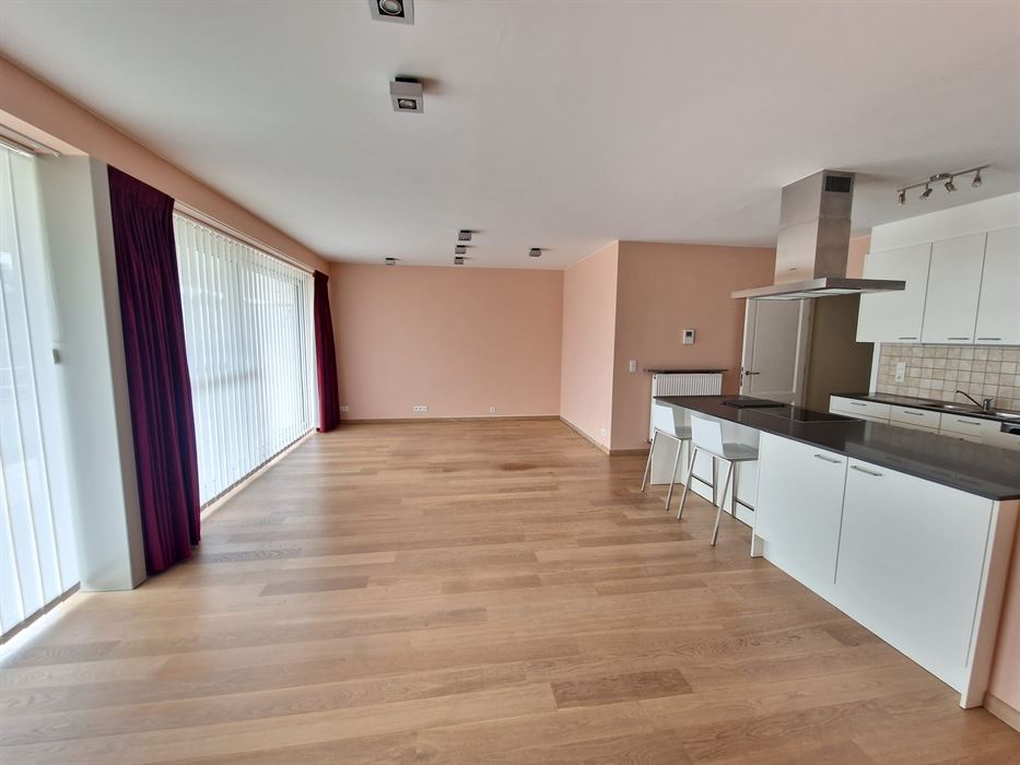 PRACHTIG GELEGEN 2-SLPK-APPARTEMENT MET TERRAS EN GARAGE