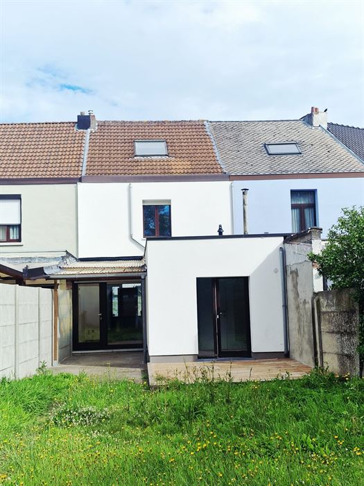 GOED GELEGEN KNUSSE WONING MET TUIN
